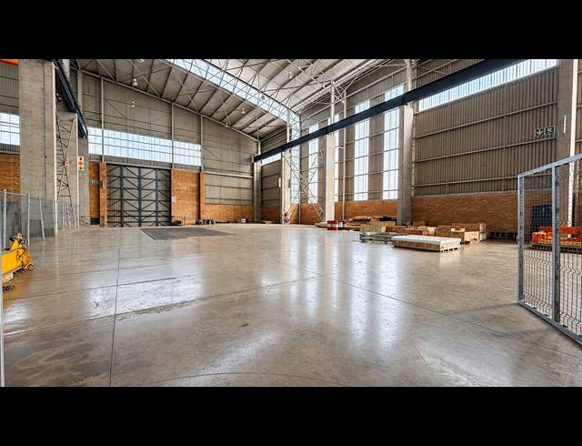 1,000M² WAREHOUSE TO LET IN TUNNEY